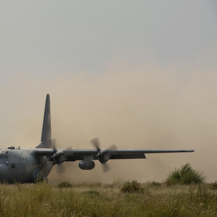 military cargo aircraft c-130